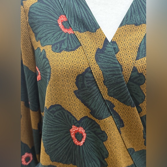 Allison Joy. Faux Wrap Floral Blouse. Size XS. - Picture 4 of 11